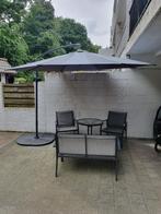 Tuinset staal 2 glazen tafels zweefparasol bank & 3 stoelen., Tuin en Terras, Ophalen, Tuinset, 5 zitplaatsen, Overige materialen