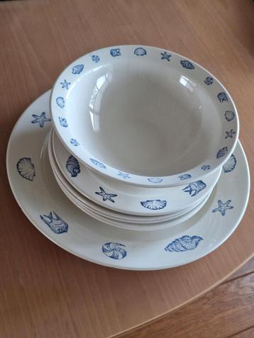 Oude gemerkte serviesdelen voor vis- en schaaldiergerechten beschikbaar voor biedingen