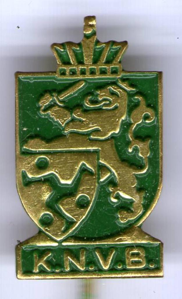 K.N.V.B. KBVB groen op koper voetbalbond speldje ( Z_227 ), Verzamelen, Speldjes, Pins en Buttons, Nieuw, Speldje of Pin, Sport