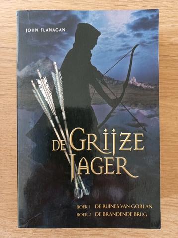 De Grijze Jager, deel 1+2 in één boek, John Flanagan, IZGS! beschikbaar voor biedingen