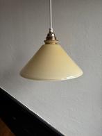 Vintage gele melkglas driehoek glazen opaline hanglamp dak, Ophalen of Verzenden, Zo goed als nieuw, Glas, Minder dan 50 cm