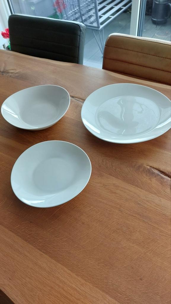 IKEA Skyn Design Borden, Huis en Inrichting, Keuken | Servies, Zo goed als nieuw, Bord(en), Effen, Keramiek, Ophalen