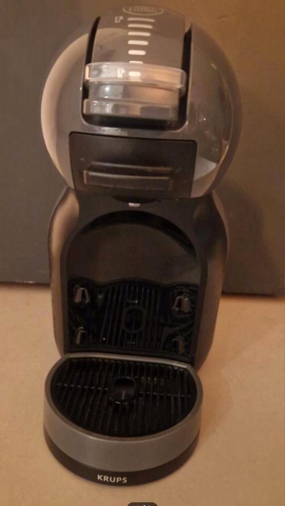 Krups Nescafe Dolce Gusto incl. capsulehouder, Witgoed en Apparatuur, Koffiezetapparaten, Zo goed als nieuw, Koffiemachine, Ophalen