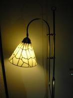 Tiffany vloerlamp met mooi geborsteld geel koperen frame, Ophalen, Zo goed als nieuw, Glas, 150 tot 200 cm