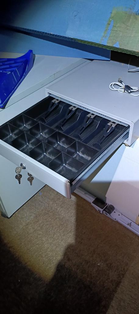 geldlade met sleutel ( lichtgrijs ), Diversen, Bureau-accessoires, Gebruikt, Ophalen