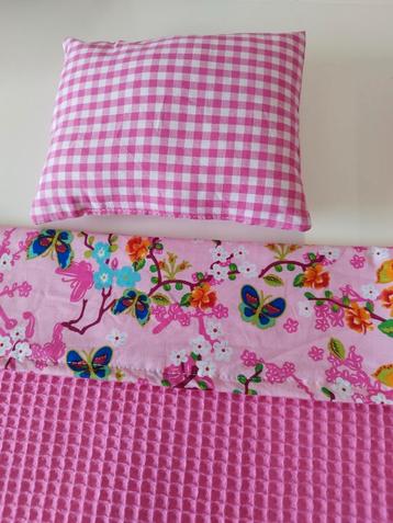 Setje voor poppenbed beschikbaar voor biedingen