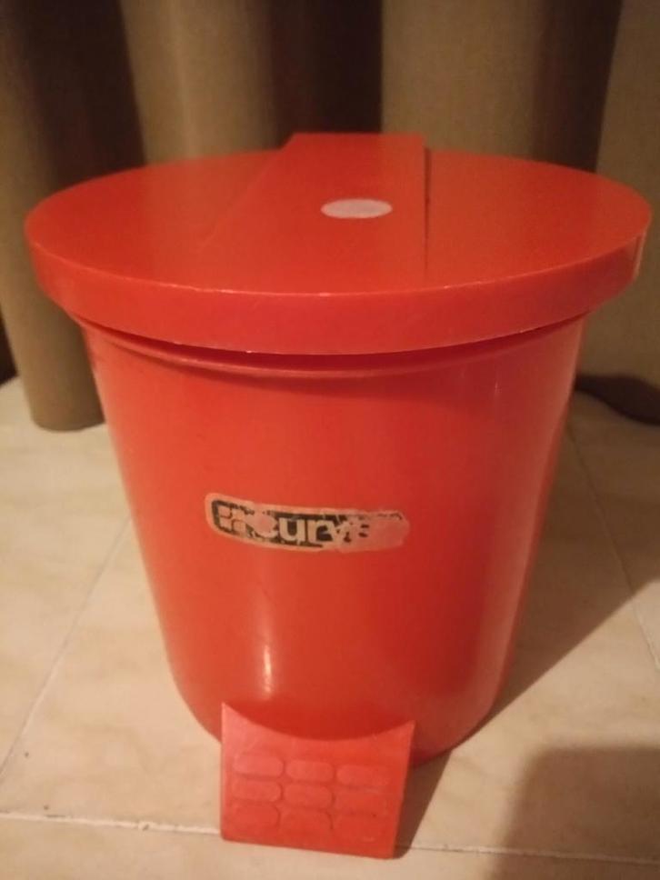 Pedaalprullenbak plastic merk Curver, Huis en Inrichting, Woonaccessoires | Prullenbakken, Metaal, Minder dan 50 cm, minder dan 10 liter