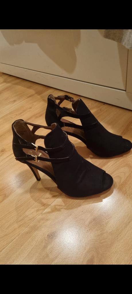 Dames zwarte hak met open teen, Kleding | Dames, Schoenen, Zo goed als nieuw, Schoenen met hoge hakken, Zwart, Ophalen of Verzenden