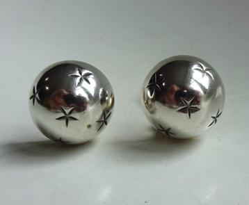 Vintage zilveren half bolletje oorclips: sterretjes decor beschikbaar voor biedingen