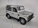 1:18 Universal Hobbies Land Rover Defender 90 Station TD5, Hobby en Vrije tijd, Modelauto's | 1:18, Ophalen of Verzenden, Zo goed als nieuw