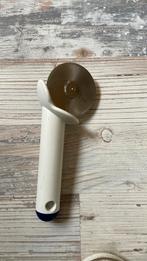 Tupperware Pizzasnijder, Huis en Inrichting, Ophalen of Verzenden, Zo goed als nieuw, Rvs of Chroom, Los bestek