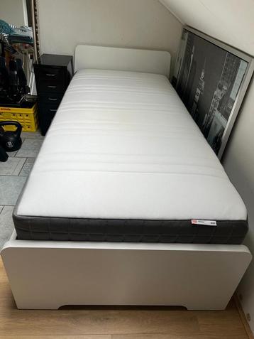 Bed met goed matras te koop! beschikbaar voor biedingen
