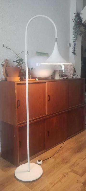 Hala trompet lamp beschikbaar voor biedingen
