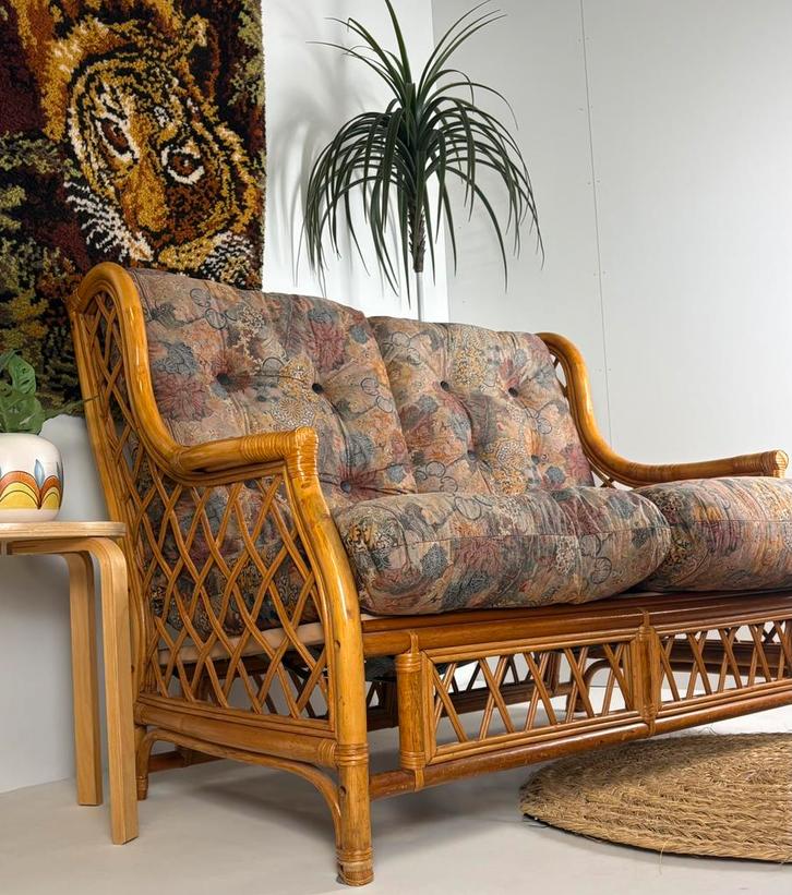 Originele vintage tropical chique bamboe rotan loveseat bank, Huis en Inrichting, Banken | Sofa's en Chaises Longues, Zo goed als nieuw