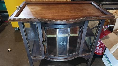 Vintage theetafel met glazen kast en dienblad, Huis en Inrichting, Tafels | Sidetables, Gebruikt, 25 tot 50 cm, 50 tot 100 cm