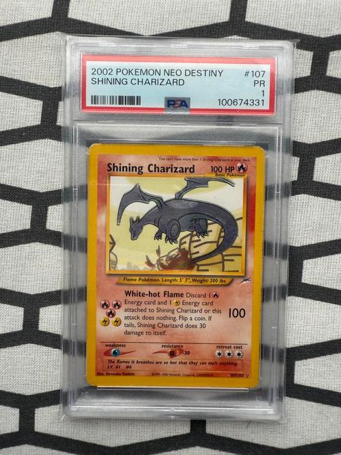 SHINING CHARIZARD | NEO DESTINY | 107/105 | PSA 1, Hobby en Vrije tijd, Verzamelkaartspellen | Pokémon, Zo goed als nieuw, Losse kaart