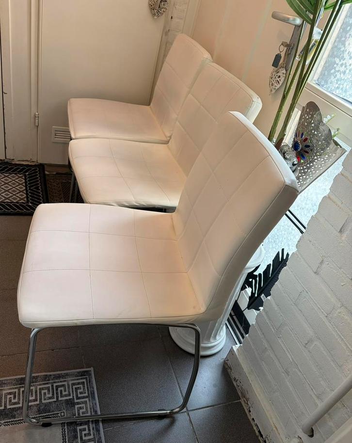 3 Nette eetkamerstoel wit kunstleer/chroom, Huis en Inrichting, Banken | Sofa's en Chaises Longues, Zo goed als nieuw, Driepersoons