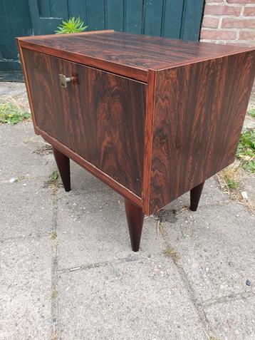 Vintage nachtkastje 51x32 diepx47.5 hoog. beschikbaar voor biedingen