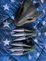 Dino mask en handen, Ophalen