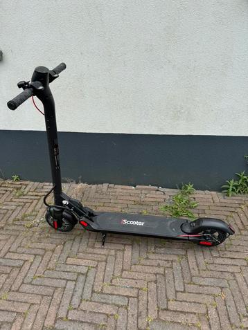 Nieuwe I-scooter 5. Werkt met app 30km/h beschikbaar voor biedingen