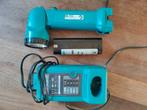 Makita zaklamp (met led peertje) en oplader. Accu bijna dood, Ophalen of Verzenden, Zo goed als nieuw, Boor- en Schroefmachine