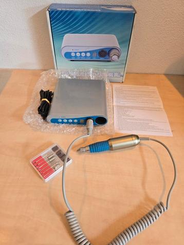 Manicure en pedicure set electrisch voor nagels beschikbaar voor biedingen