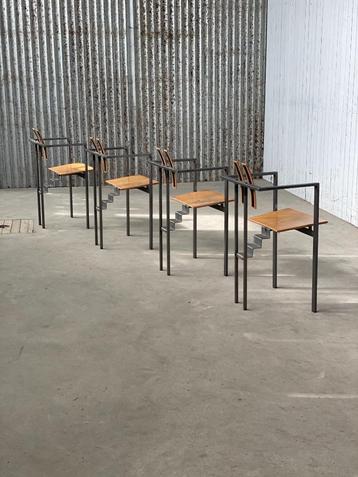4 postmoderne ‘Memphis’ stoelen door Kart Friedrich Förster beschikbaar voor biedingen