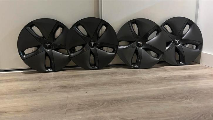 Originele Tesla Aero wieldoppen – set van 4, Auto diversen, Wieldoppen, Zo goed als nieuw, Ophalen