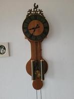 Mooie wandklok met slinger. Klok loopt nog goed., Ophalen