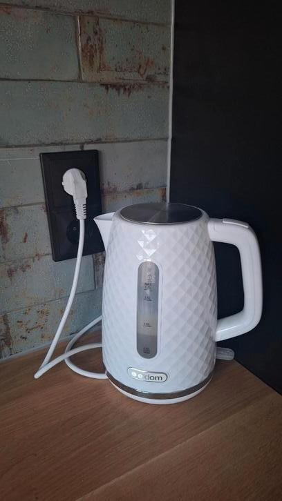 Wit met zilveren waterkoker van Eldom, Witgoed en Apparatuur, Waterkokers, Zo goed als nieuw, 1 tot 2 liter, Ophalen