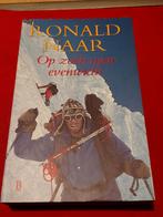 GESIGNEERD Op zoek naar evenwicht. Ronald Naar., Ophalen of Verzenden, Gelezen, Europa