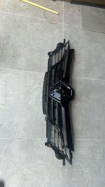 Renault Megane Grill hooglans zwart beschikbaar voor biedingen