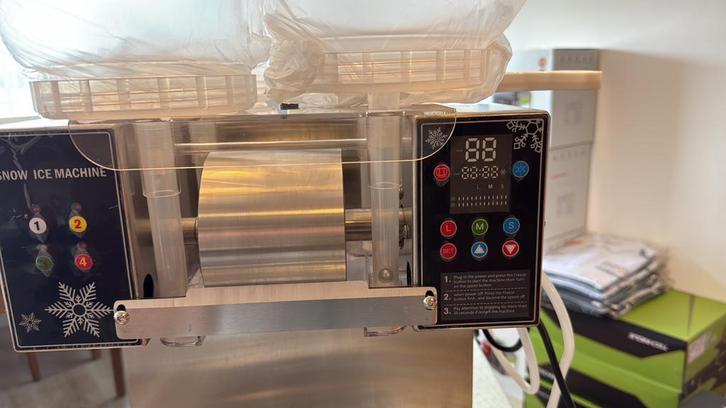 Snow ice maker + trolly, Witgoed en Apparatuur, IJsmachines, Nieuw, Ophalen