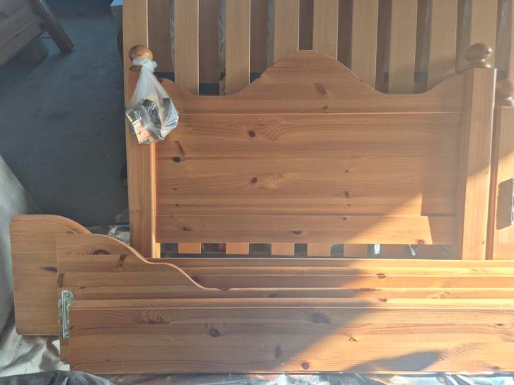 2x Grenen Eenpersoonsbedden + Nachtkastjes, Huis en Inrichting, Kasten | Dressoirs, Ophalen