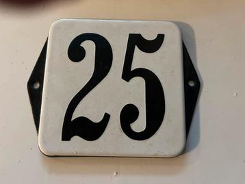 Antiek emaile huisnummer 25 beschikbaar voor biedingen