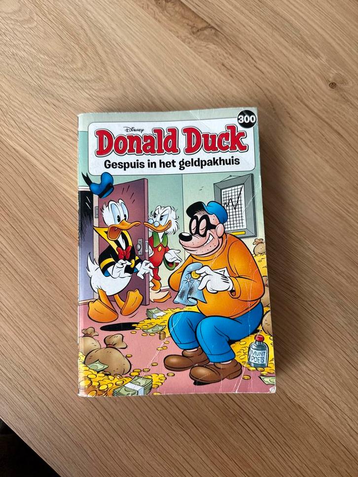 Donald Duck 300 - Gespuis in het geldpakhuis, Boeken, Stripboeken, Gelezen, Eén stripboek, Ophalen of Verzenden