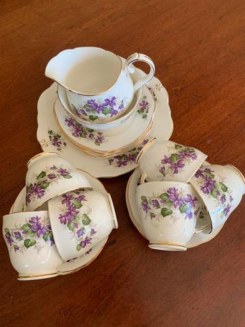 Vintage Duchess Bone China Thee service “violets” beschikbaar voor biedingen