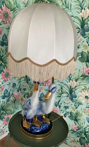 Antieke Eenden Lamp met Engelse Kap beschikbaar voor biedingen
