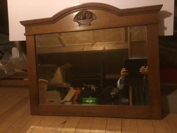 Facetgeslepen spiegel in fraaie eikenhouten lijst beschikbaar voor biedingen