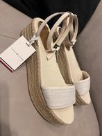 Tommy Hilfiger Sandalen Sleehak - Maat 42 - Nieuw, Kleding | Dames, Schoenen, Ophalen of Verzenden, Nieuw, Beige, Sandalen of Muiltjes
