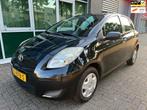 Toyota Yaris 1.0 VVTi Acces - ZWART - 5 DEURS - ZONDAG OPEN, Voorwielaandrijving, Gebruikt, 750 kg, Zwart