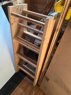 Mooie vuren houten vlisotrap, Ophalen, Trap, Zo goed als nieuw, Opvouwbaar of Inschuifbaar