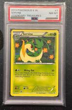 Servine #7 Pokemon Legendary Treasures PSA8, Hobby en Vrije tijd, Verzamelkaartspellen | Pokémon, Verzenden, Zo goed als nieuw