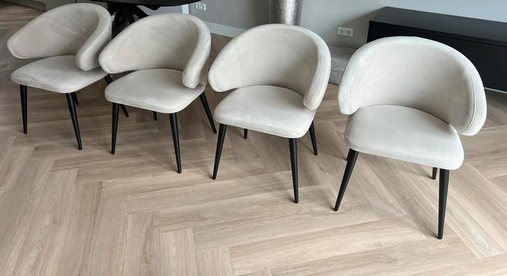 Vrijwel nieuw 4 beige Westwing eetkamerstoelen japandi stof!, Huis en Inrichting, Stoelen, Zo goed als nieuw, Vier, Stof, Overige kleuren