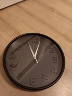 Zwarte Wandklok - 28cm - Quartz - Zilveren Wijzers, Ophalen of Verzenden