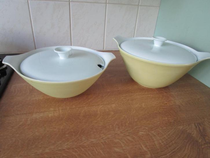 2 dekschalen Goedewaagen Gouda, matgeel, vintage., Huis en Inrichting, Keuken | Servies, Gebruikt, Schaal of Schalen, Overige stijlen