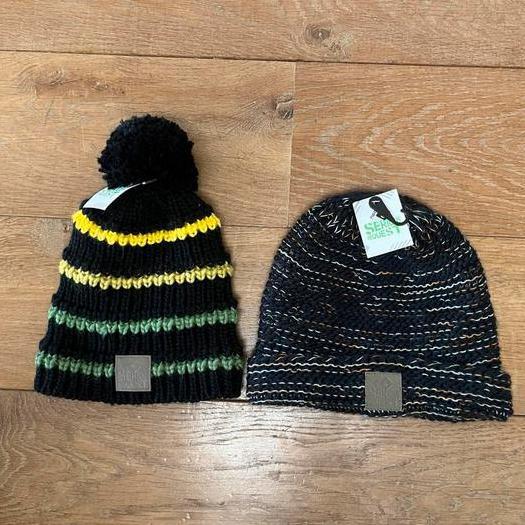 2 mutsen, gekocht bij/voor Serious Request, Kleding | Heren, Hoeden en Petten, Nieuw, One size fits all, Ophalen of Verzenden