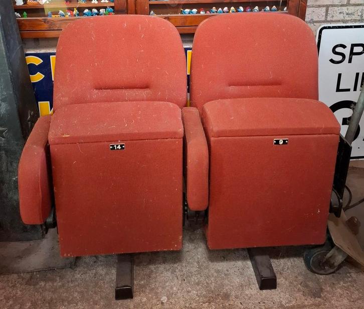 2 vintage bioscoop stoelen, Antiek en Kunst, Antiek | Meubels | Bedden, Ophalen