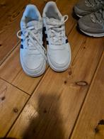 Adidas schoenen zo goed als nieuw mt40 25euro, Sport en Fitness, Tennis, L00, Schoenen, Zo goed als nieuw, Ophalen