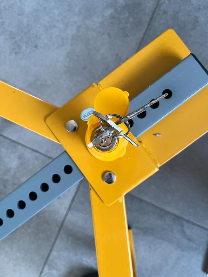 Wielklem voor Auto/Caravan - Beveilig uw voertuig!, Auto diversen, Anti-diefstal, Gebruikt, Ophalen of Verzenden